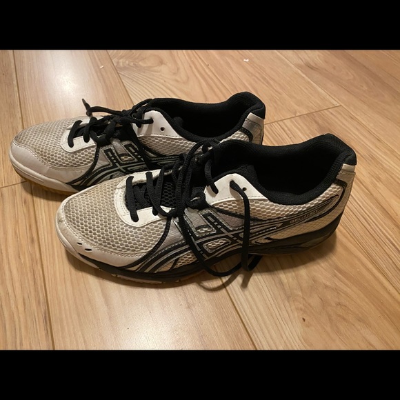 Shoes - Picture 4 of 8